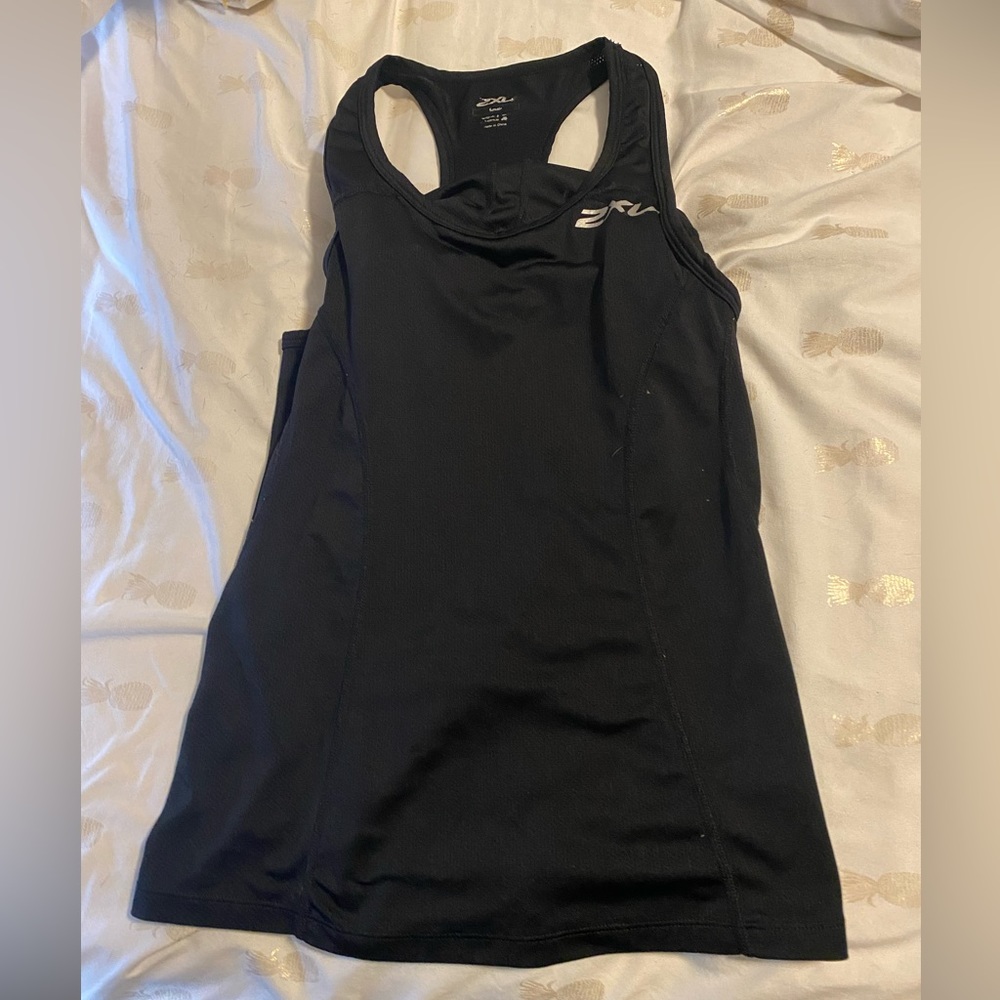 2XU small triathlon top with built in bra